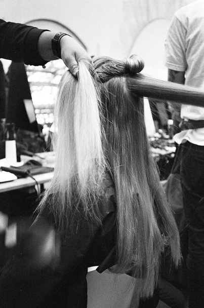 A vertical shot of hairdressers dying the hair of a girl - Foto, Imagem