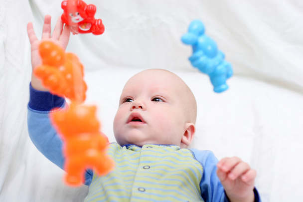 Baby playing with toys - Foto, imagen