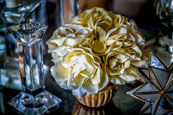 A closeup shot of a blooming small bouquet on a shelf - Fotoğraf, Görsel