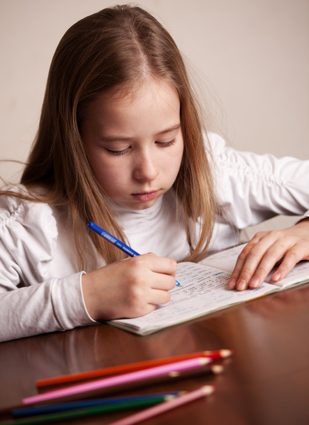Girl doing homework - Фото, изображение