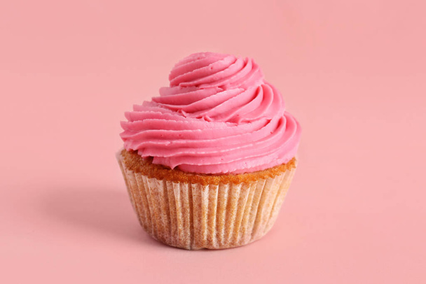 Tasty cupcake on pink background - Photo, Image