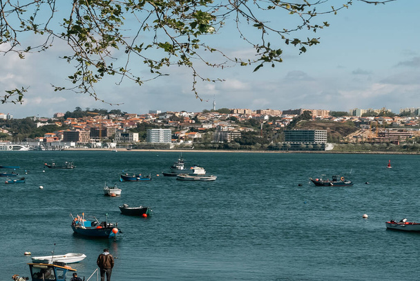 Stranden en uitzicht op Vila nova de gaia en de rivier de Douro. - Oporto. Griekenland.  - Foto, afbeelding