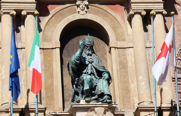 Estátua do Papa Gregório XIII em Bolonha. Itália - Foto, Imagem