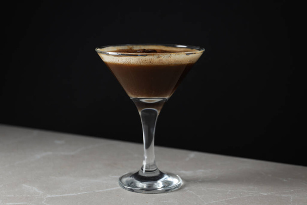 Espresso martini cocktail, delicious alcohol drink, dessert cocktail - Foto, immagini