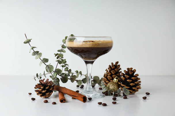 Еспресо мартіні, смачний алкогольний напій, десертний коктейль
 - Фото, зображення