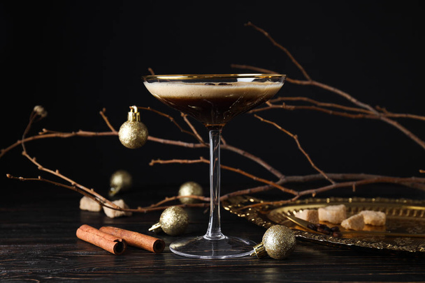Espresso martini cocktail, delicious alcohol drink, dessert cocktail - Foto, Imagem
