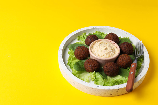 Vegetáriánus ételfogalom - falafel, ízletes falafel labdák - Fotó, kép