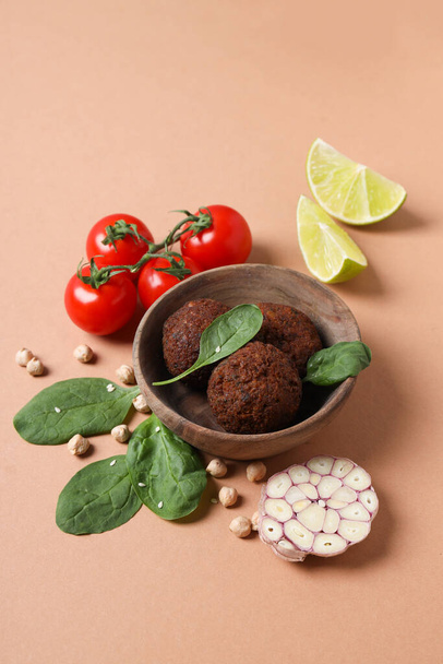 Concepto de comida vegetariana - falafel, sabrosas bolas de falafel - Foto, Imagen