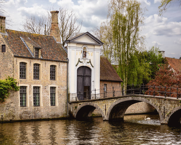 Canal con casas coloridas en Brujas, Bélgica - Foto, imagen