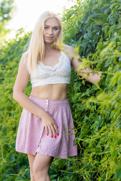 Happy young woman enjoying summer on green grass - Fotografie, Obrázek