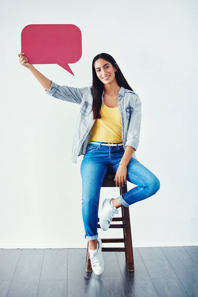 Be a voice not an echo. Studio shot of an attractive young woman holding a speech bubble - Foto, immagini