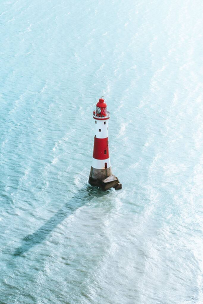Scenic aerial view of the Beachy Head Lighthouse in the English Channel below the cliffs of Beachy Head in East Sussex - Foto, imagen