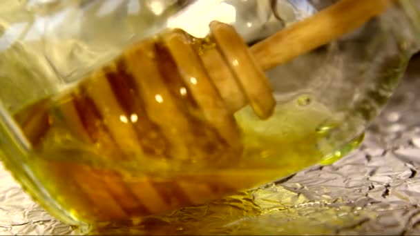 Cucchiaio di miele nella pentola
 - Filmati, video