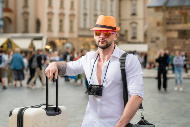 Traveller, fashion tourist. Tourist businessman traveling in european city. Confident rich man traveling in european city - Foto, Bild