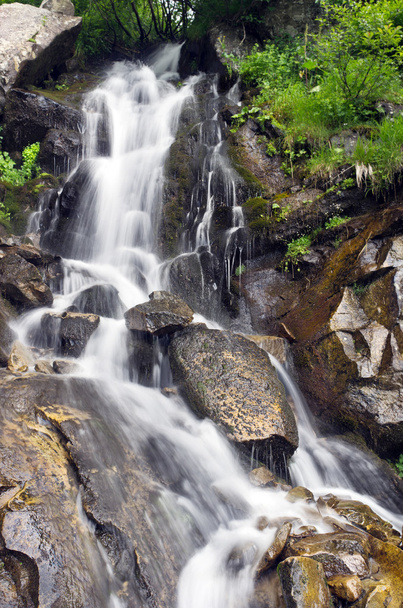landschap met waterval in de bergen - Foto, afbeelding