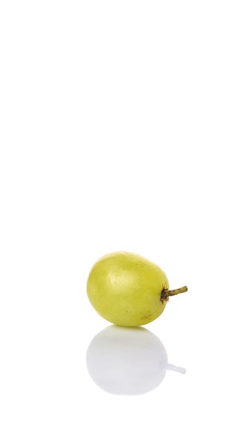 Yeşil üzüm meyve beyaz arka plan üzerinde - Fotoğraf, Görsel
