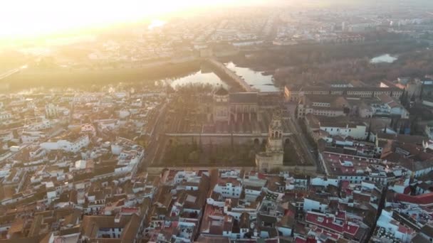 Luchtfoto Drone Beelden van de historische moskee van Cordoba, Andalusië, Spanje, een Unesco werelderfgoed - Video