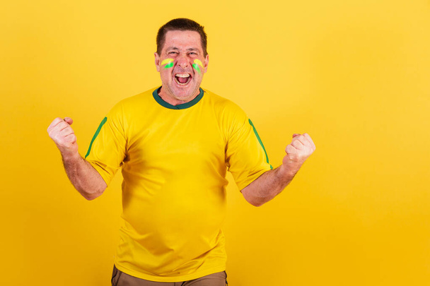 adult man, brazil soccer fan, celebrating, vibrating victory - Foto, Bild