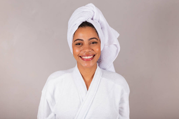 beautiful Brazilian black woman, wearing bathrobe and towel. Close-up photo, smiling, teeth, well being. - Fotografie, Obrázek