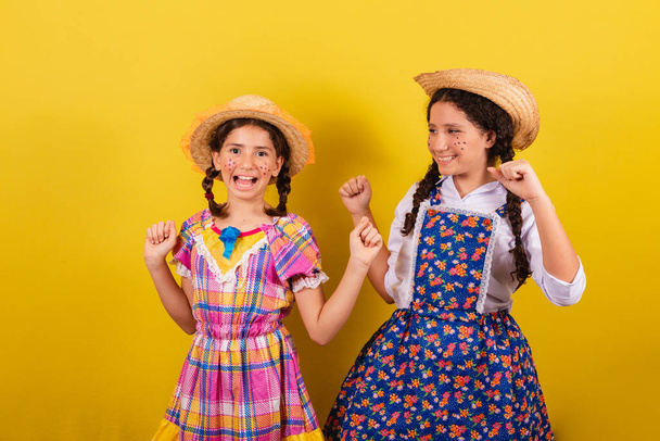 sisters and friends, wearing typical clothes of the Festa Junina. Dancing, partying, playing. - Foto, Imagem