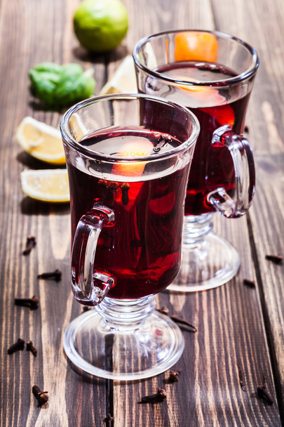 Mulled wine in the glasses - Foto, afbeelding
