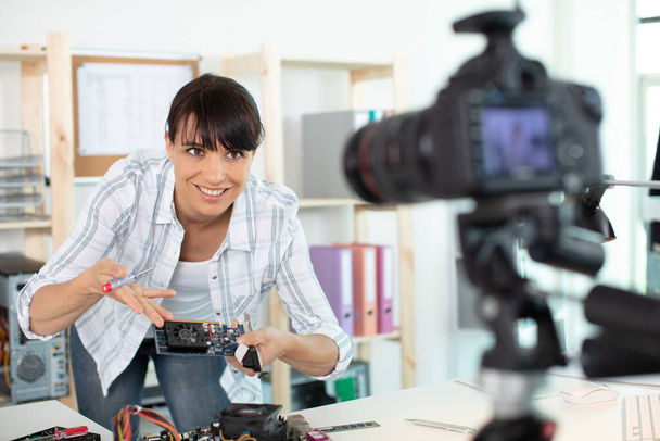 female vlogger recording computer repair blog - Фото, изображение