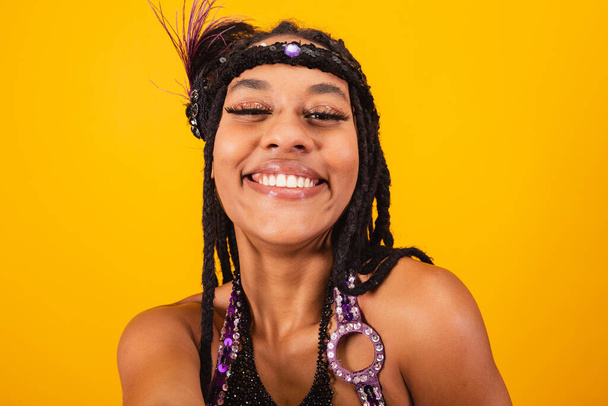 beautiful black Brazilian woman, in purple carnival clothes, taking self portrait. - Photo, Image