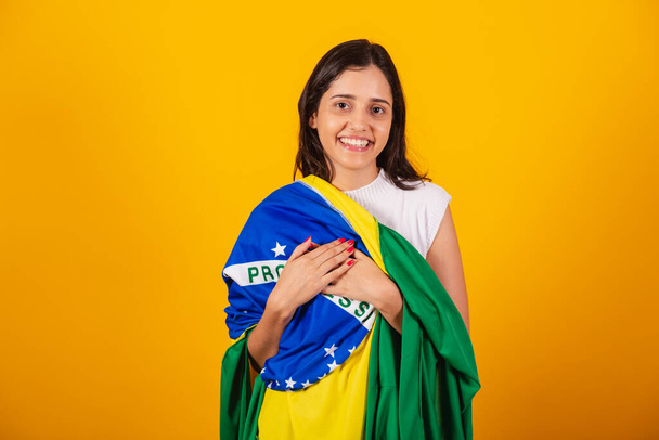 beautiful brazilian woman wearing brazil flag as cape. - Fotografie, Obrázek