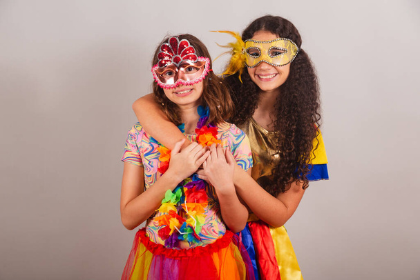 Brazilian girls friends, dressed in carnival clothes. hugging smiling at camera, friendship. - Foto, immagini