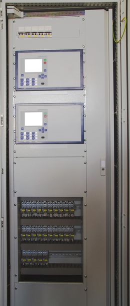 Панель управления в современной электрической подстанции
 - Фото, изображение