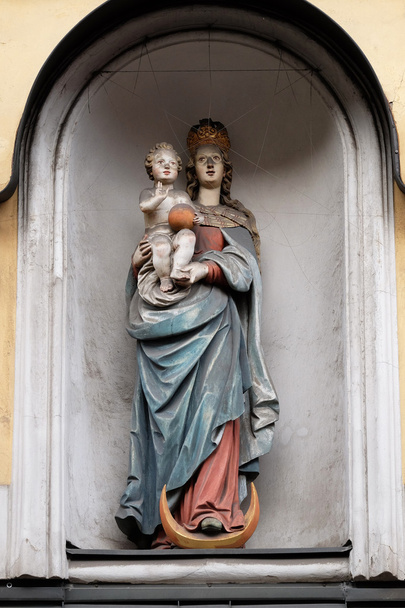Jungfrau Maria mit Jesuskind - Foto, Bild