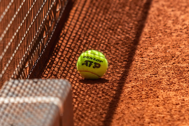 Madrid, Spanje- 5 mei 2023: Tenniswedstrijd op de Mutua Madrid Open tussen Carlos Alcaraz en Borna Coric met de overwinning van de Spanjaarden. ATP wedstrijd. Nummer 2 in de ATP-ranking. - Foto, afbeelding