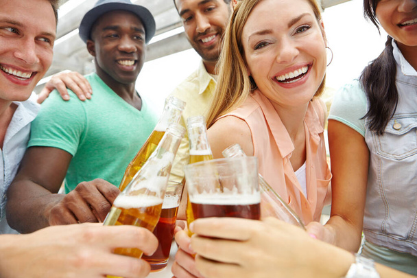 She loves being around friends. Closeup portrait of a group of friends enjoying drinks at an outdoors restaurant - Φωτογραφία, εικόνα