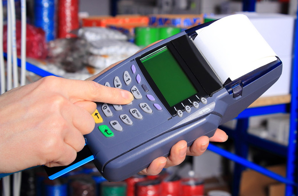 Placení kreditní kartou v obchodě elektrické, financovat koncept - Fotografie, Obrázek