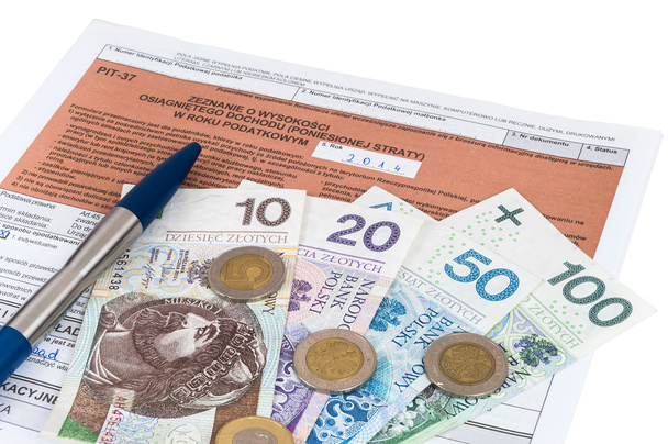 Formulaire d'impôt individuel polonais PIT-37
 - Photo, image