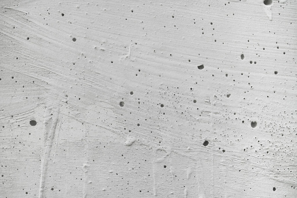Bianco intonacato parete sfondo texture cemento grigio sporco con disegno astratto colore grigio sono leggeri con sfondo bianco. - Foto, immagini