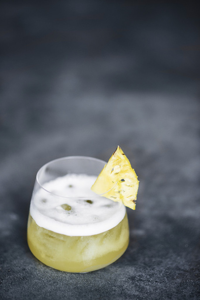 pineapple juice in glass - Foto, afbeelding