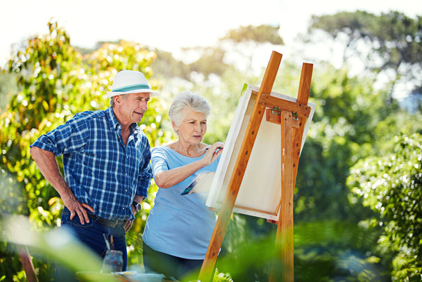 Freedom of expression. a senior couple painting in the park - Photo, image