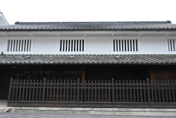 Japan Reiseziel historisches Stadtbild. Arimatsu, Stadt Nagoya, Präfektur Aichi. "Arimatsu Shibori", der in diesem Gebiet hergestellt wird, ist ein berühmtes Textil und ein traditionelles Handwerk. - Foto, Bild