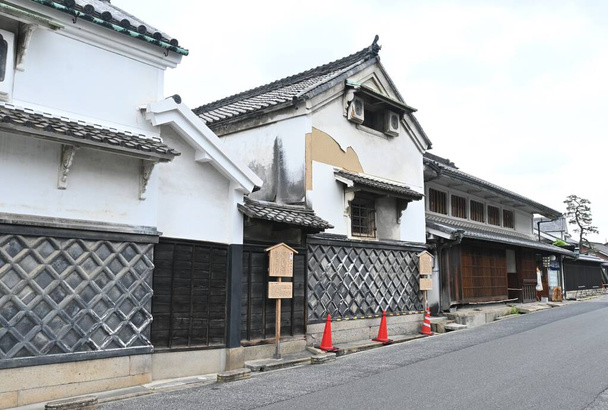 Japan Reiseziel historisches Stadtbild. Arimatsu, Stadt Nagoya, Präfektur Aichi. "Arimatsu Shibori", der in diesem Gebiet hergestellt wird, ist ein berühmtes Textil und ein traditionelles Handwerk. - Foto, Bild