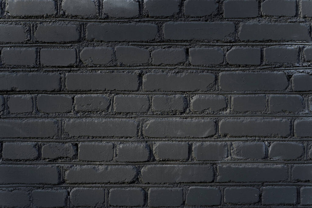 Schwarze Backsteinmauer Hintergrund. Dunkles Mauerwerk. Kopierraum. Hochwertiges Foto - Foto, Bild