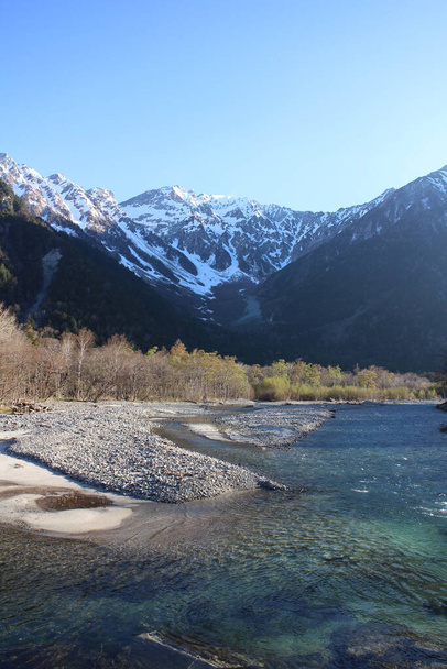 Dawn scenery of Kamikochi with Mount Hotaka and Azusa River, in Japan - Foto, Imagem