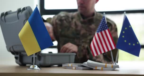 Nuovi pacchetti finanziari per aiutare l'Ucraina in guerra con la Russia. Fondo di pace UE-USA per raddoppiare gli aiuti militari all'Ucraina - Filmati, video