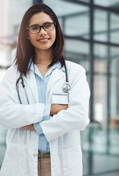 She knows whats best for your health. Portrait of a confident young doctor working in a modern hospital - Фото, изображение