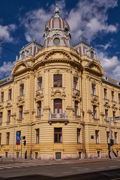 Beautiful Traditional Residential Building in Zagreb, Croatia - Blue Tram - Fotó, kép