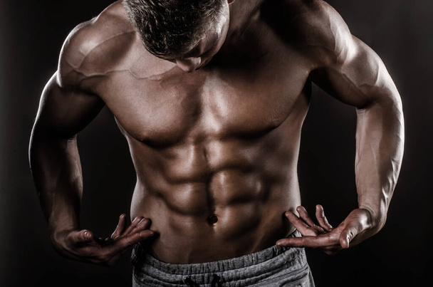 powerful muscular body of bodybuilder - Foto, Bild