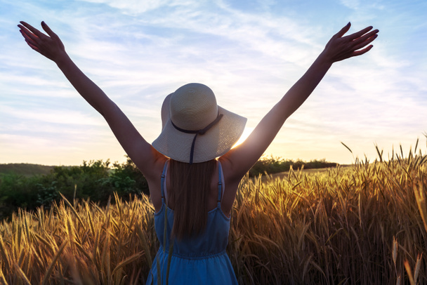 beautiful young woman in a wheat field - Photo, Image
