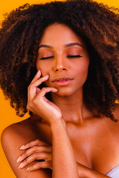 African American skincare models with perfect skin and curly hair. Beauty spa treatment concept. - Fotoğraf, Görsel