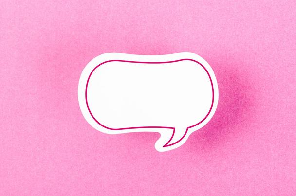 Speech bubble with copy space communication talking speaking concepts on pink color background. - Φωτογραφία, εικόνα