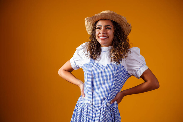Brazilian woman wearing typical clothes for the Festa Junina - Foto, afbeelding